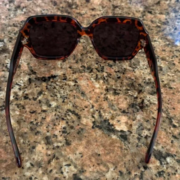 Oversized Square Polarized Sunglasses – Classic Design with Full UV Protection - Picture 5 of 7